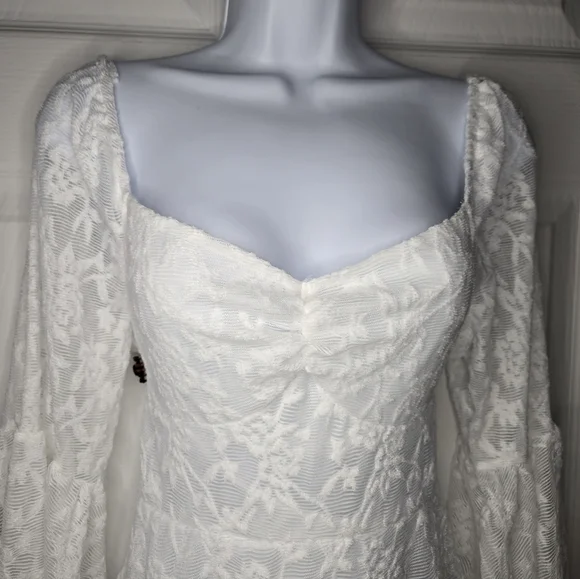 Wedding White Dress W/ Bell Sleeves NWOT XL - Picture 4 of 9